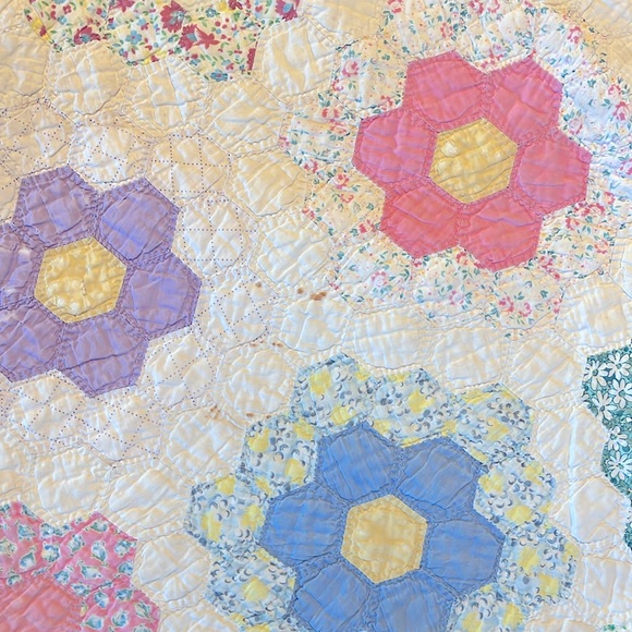 Antique Grandmothers Flower Garden Hexi Quilt - Picture 9 of 11